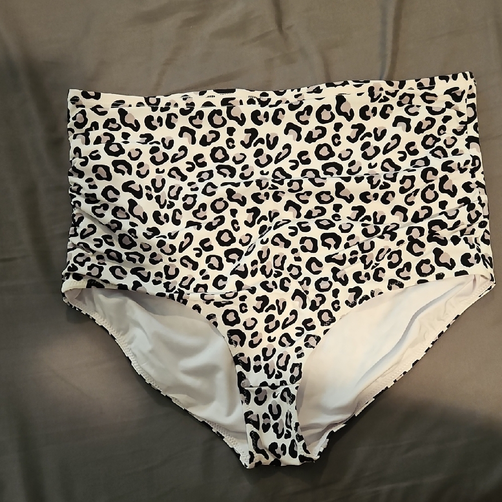 Kiava bikini bottoms (never worn)